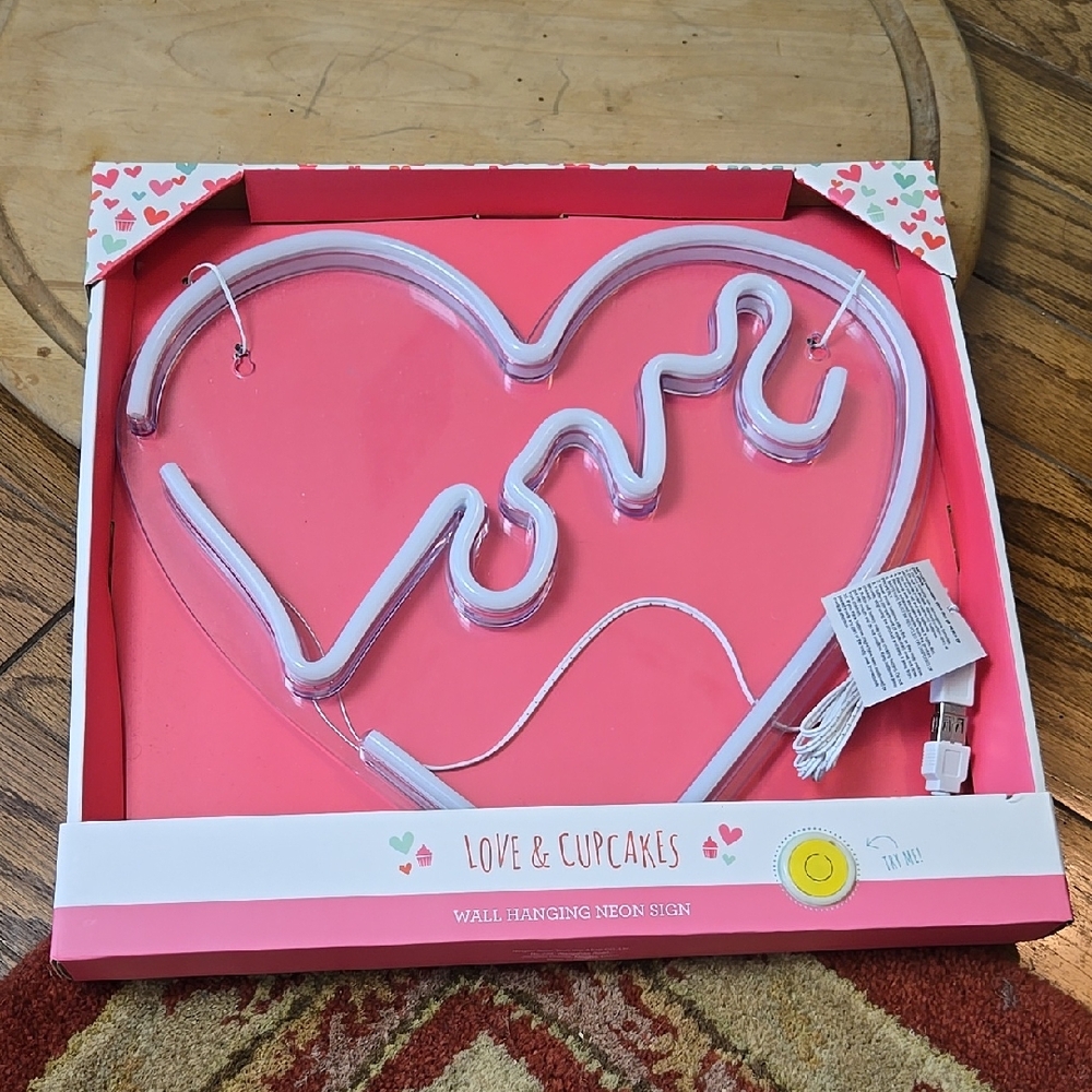 Love & Cupcakes Heart Neon Sign
